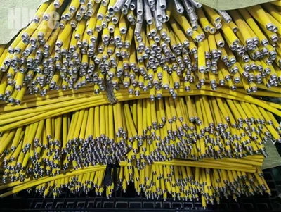 Газовая труба Ифана желтого цвета